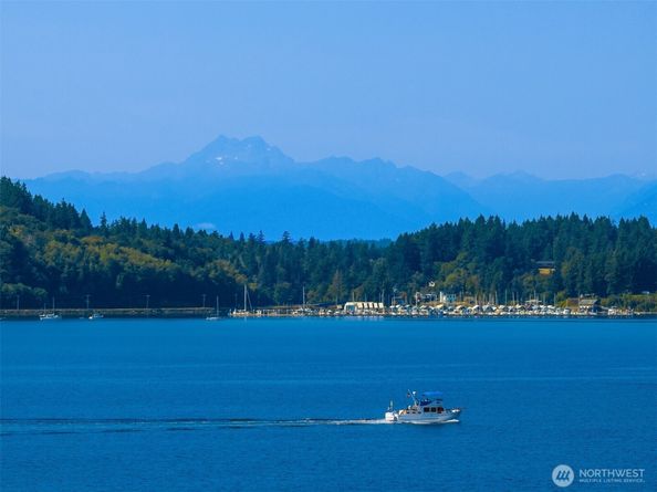 9549 Olympus Beach Road NE, Bainbridge Island WA 98110