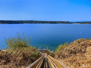 9549 Olympus Beach Road NE, Bainbridge Island WA 98110