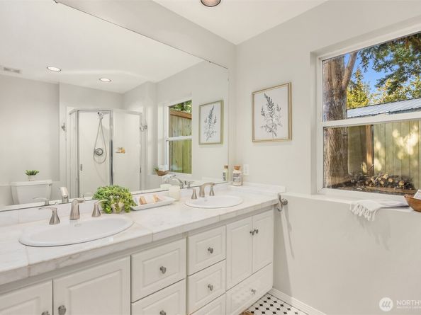 9549 Olympus Beach Road NE, Bainbridge Island WA 98110