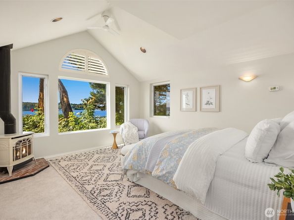 9549 Olympus Beach Road NE, Bainbridge Island WA 98110