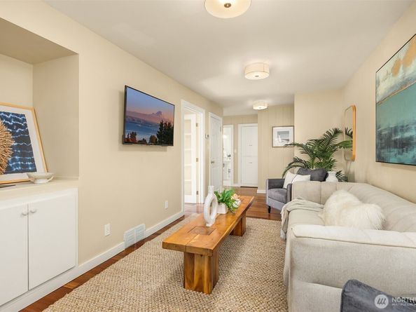 9549 Olympus Beach Road NE, Bainbridge Island WA 98110