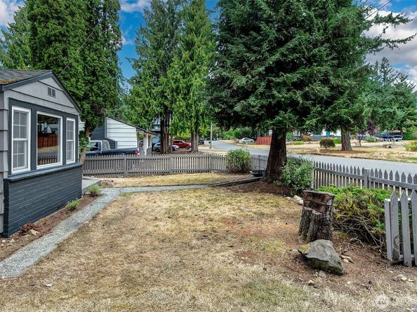 13753 Ashworth Avenue N, Seattle WA 98133