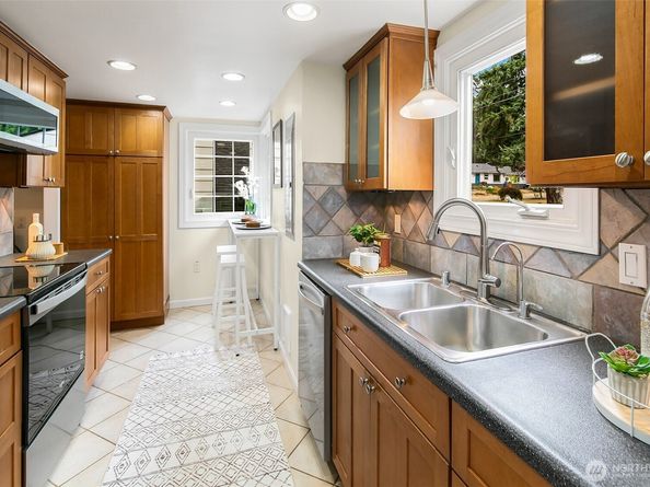 13753 Ashworth Avenue N, Seattle WA 98133