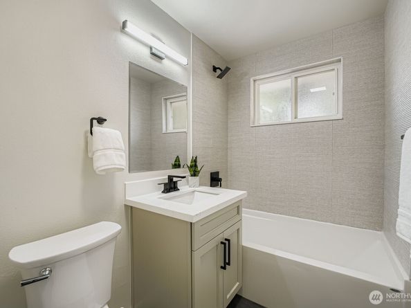 34042 22nd Place SW, Federal Way WA 98023