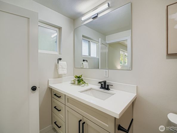 34042 22nd Place SW, Federal Way WA 98023