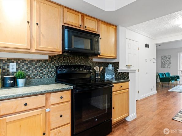 1600 Way E Yeslelr Way E 102, Seattle WA 98122
