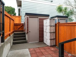 1600 Way E Yeslelr Way E 102, Seattle WA 98122