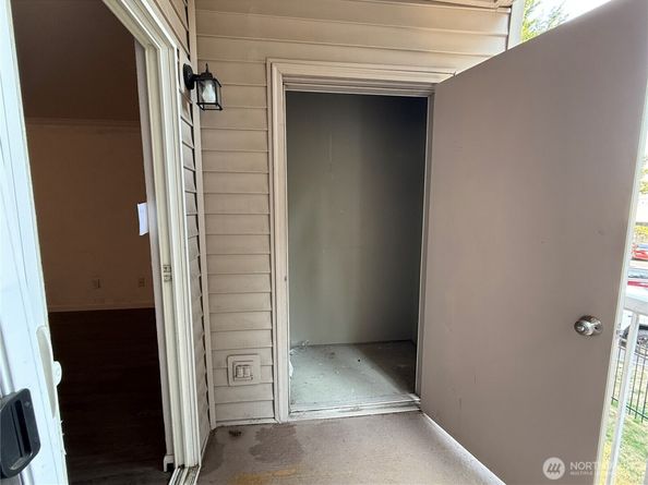9917 Holly Drive B206, Everett WA 98204