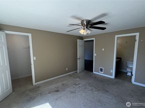 9917 Holly Drive B206, Everett WA 98204