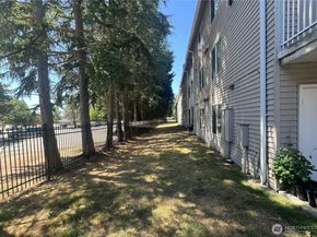 9917 Holly Drive B206, Everett WA 98204
