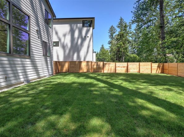 1542 213th Court NE, Sammamish WA 98074