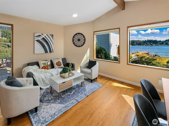 9003 NE Juanita Lane, Kirkland WA 98034