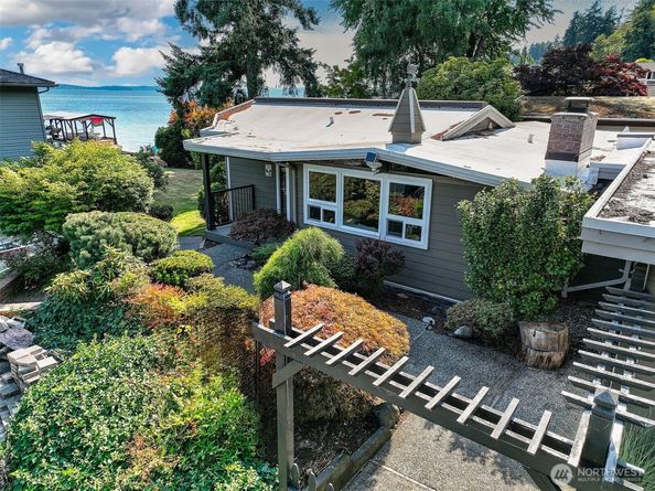 9003 NE Juanita Lane, Kirkland WA 98034
