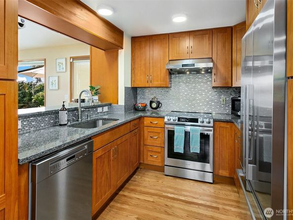 9003 NE Juanita Lane, Kirkland WA 98034