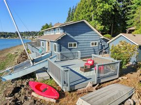 8623 E Caraway Road, Port Orchard WA 98366
