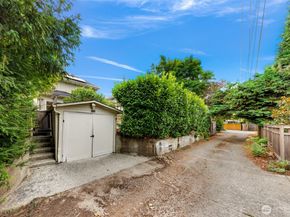 5731 17th Avenue NE, Seattle WA 98105