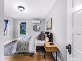 5731 17th Avenue NE, Seattle WA 98105