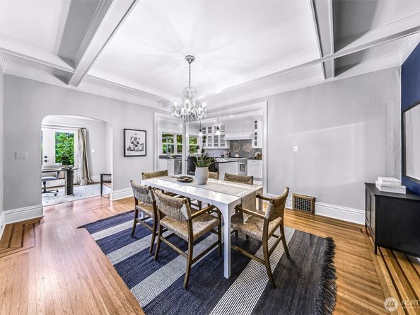 5731 17th Avenue NE, Seattle WA 98105