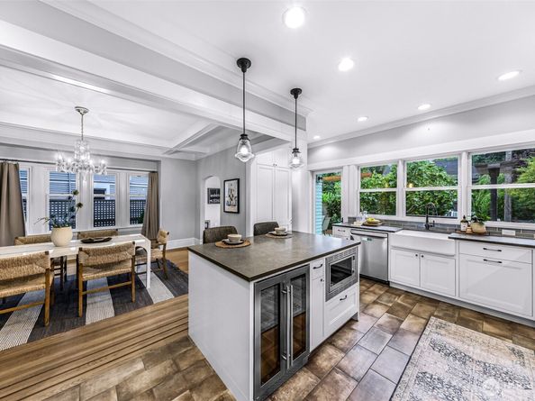 5731 17th Avenue NE, Seattle WA 98105