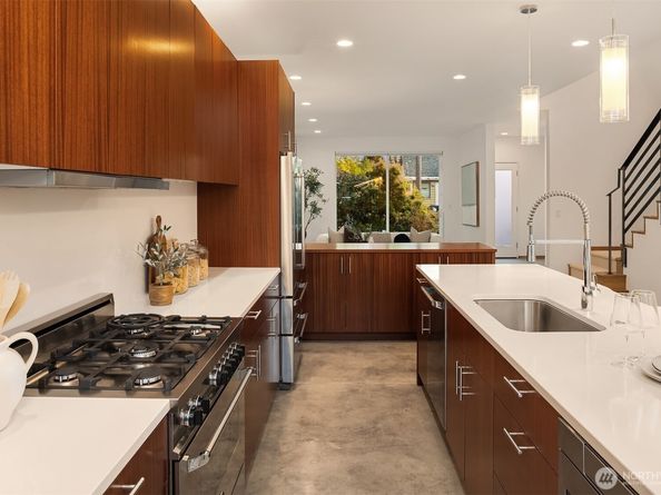 752 N 73rd Street, Seattle WA 98103