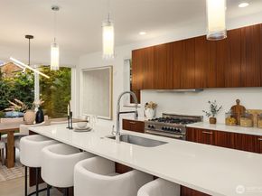 752 N 73rd Street, Seattle WA 98103