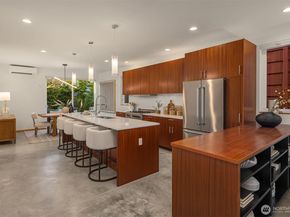 752 N 73rd Street, Seattle WA 98103