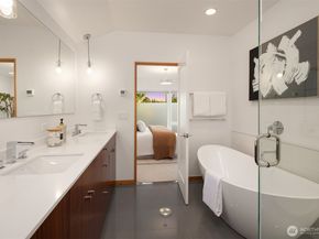 752 N 73rd Street, Seattle WA 98103