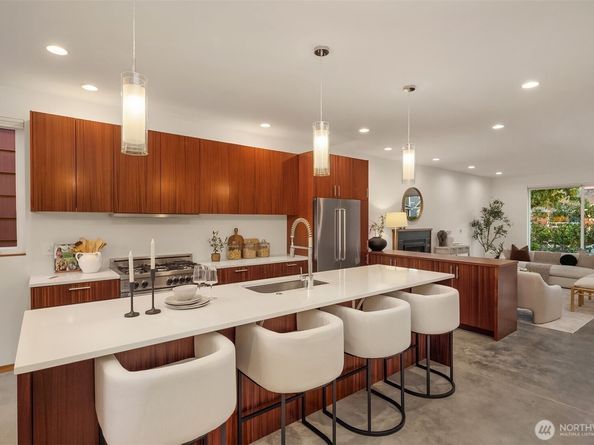 752 N 73rd Street, Seattle WA 98103