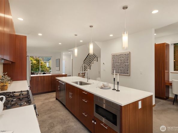 752 N 73rd Street, Seattle WA 98103