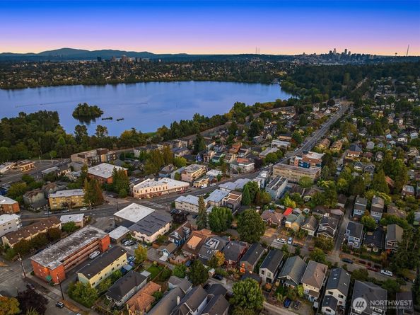 752 N 73rd Street, Seattle WA 98103