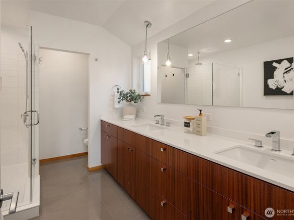 752 N 73rd Street, Seattle WA 98103