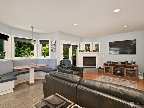 8435 Fauntleroy Place SW, Seattle WA 98136
