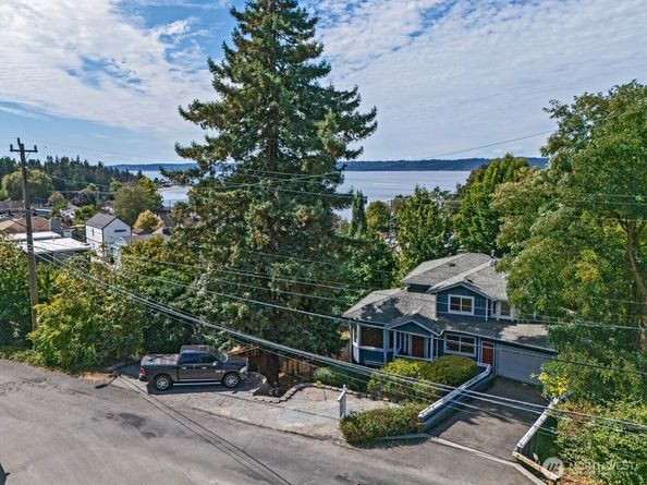 8435 Fauntleroy Place SW, Seattle WA 98136
