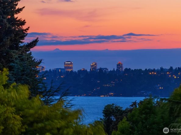 134 8th Court, Kirkland WA 98033