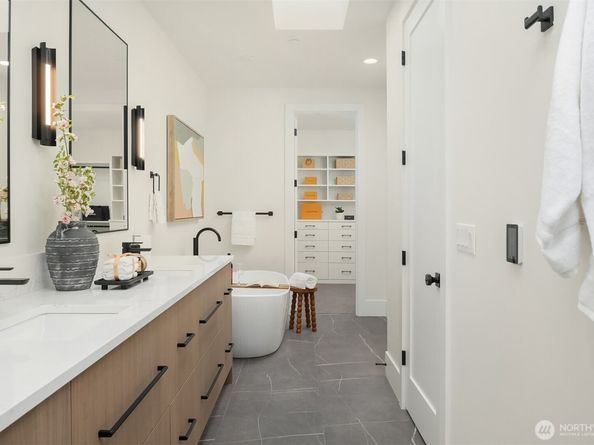 134 8th Court, Kirkland WA 98033