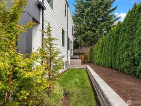 134 8th Court, Kirkland WA 98033