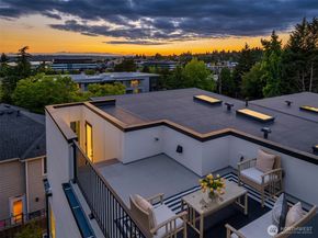 134 8th Court, Kirkland WA 98033