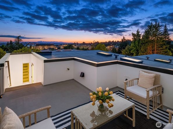 134 8th Court, Kirkland WA 98033