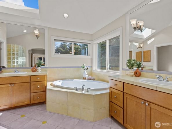2129 204th Place NE, Sammamish WA 98074