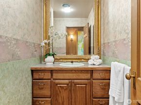 6 Lindley Road, Mercer Island WA 98040