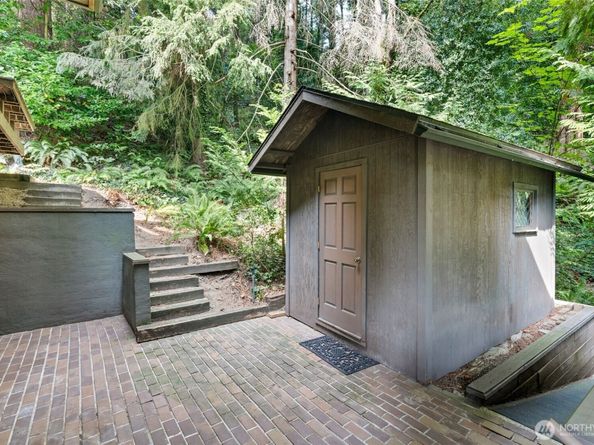 6 Lindley Road, Mercer Island WA 98040