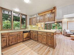 6 Lindley Road, Mercer Island WA 98040