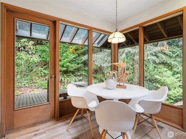 6 Lindley Road, Mercer Island WA 98040