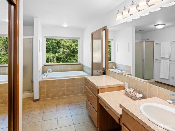 8324 Springridge Road NE, Bainbridge Island WA 98110