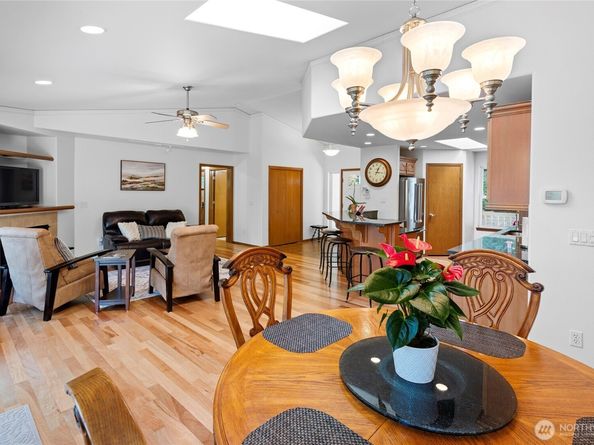 8324 Springridge Road NE, Bainbridge Island WA 98110