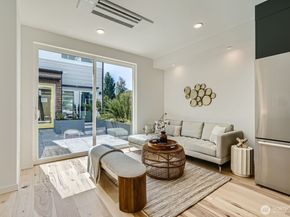 511 Howe Street B, Seattle WA 98109