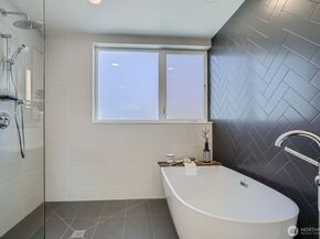 511 Howe Street B, Seattle WA 98109