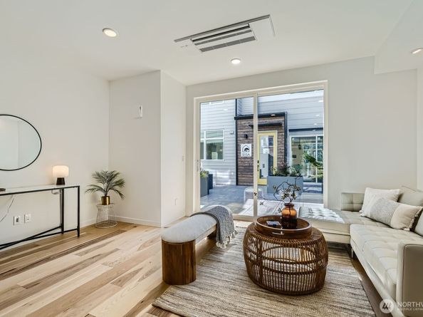 511 Howe Street B, Seattle WA 98109