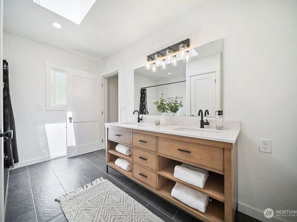 1380 NW Pioneer Hill Road, Poulsbo WA 98370