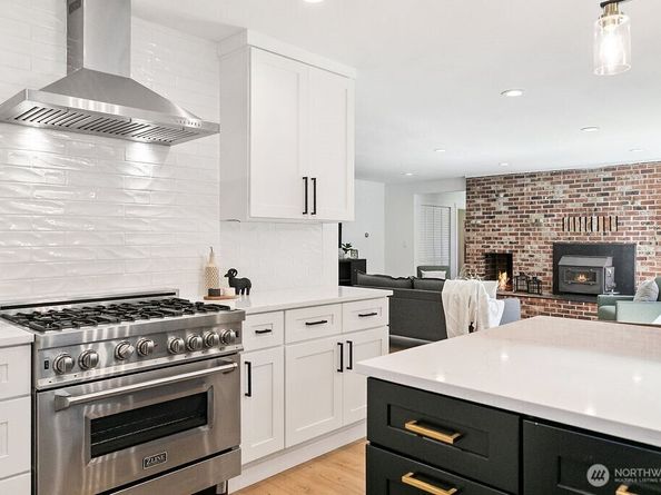 1380 NW Pioneer Hill Road, Poulsbo WA 98370